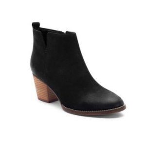 Blondo Waterproof Norma Bootie in Black Nubuck (5.5)